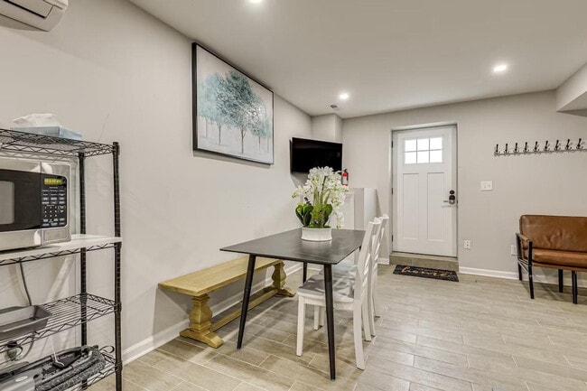 Foto del edificio - 6604 Oak St