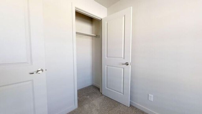 Building Photo - CONDO 2 BED 1 BATH BEHIND WINCO FOR RENT I...
