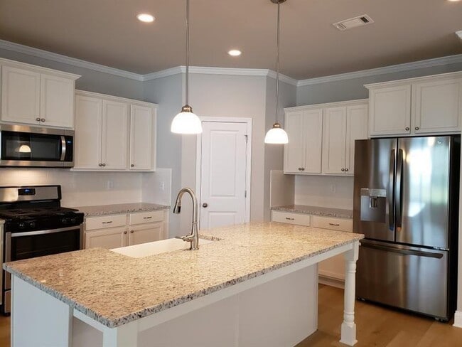 Foto del edificio - 5192 Parkwood Dr