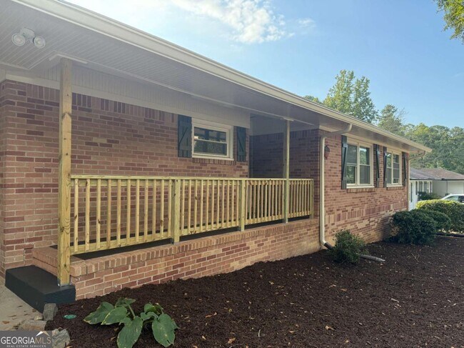 Building Photo - 493 Sybil Ln SE