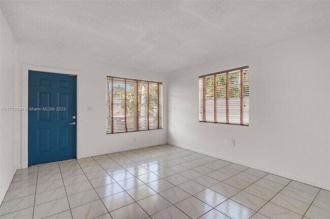 Foto del edificio - 6731 SW 15th St