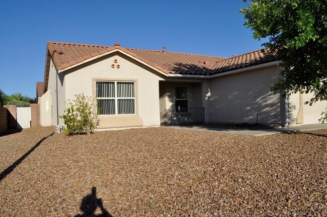 Building Photo - Single Story Three Bedroom Home in the Heart of Henderson
