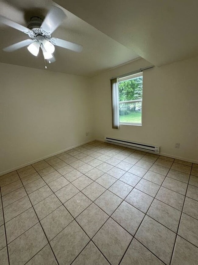 Building Photo - Ellis Avenue Duplex