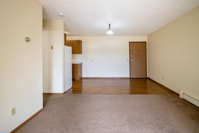 Living Room & Dining Area - Red Oak 48-Unit (City View Apartments)