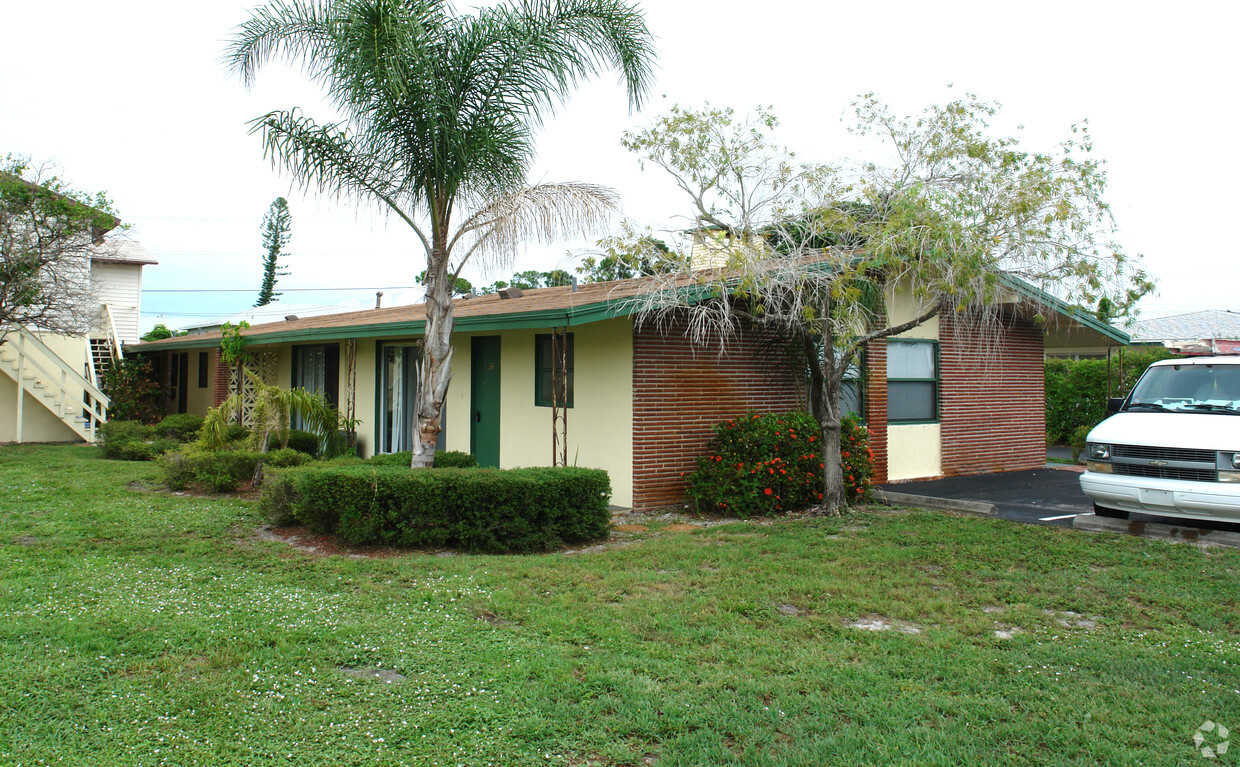 Building Photo - Mainstay Apartments | Quadplex Investment