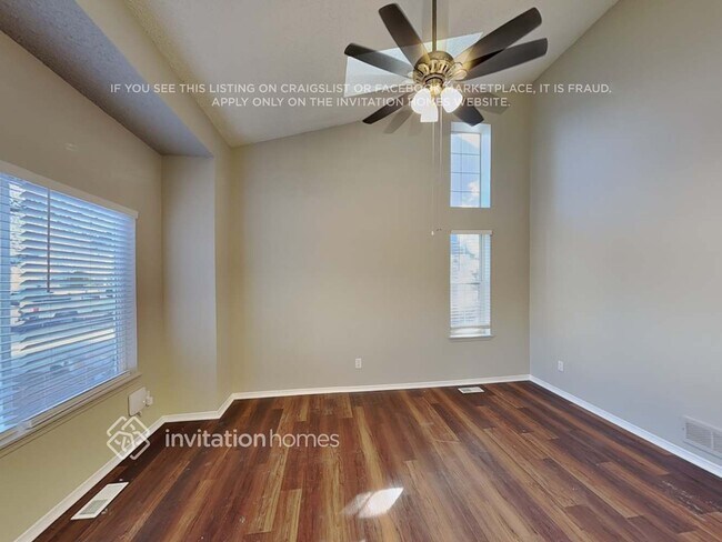 Foto del edificio - 12181 Newport Dr