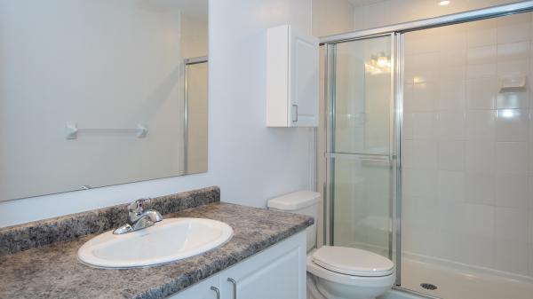 Salle de bain 151 Greenbank avec baignoire et douche - 151 Greenbank Road