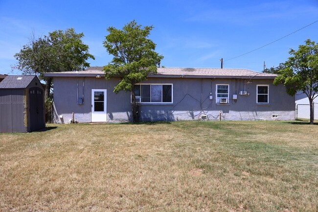 Building Photo - 1600 Doran Dr