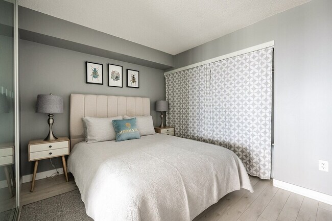 Building Photo - 2702 Puente de Luz