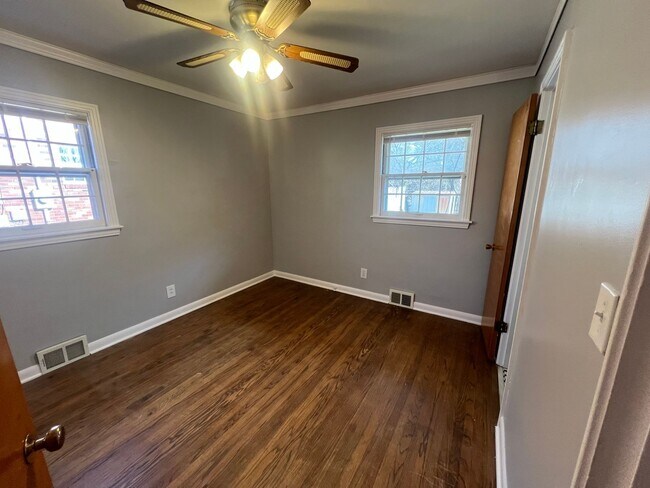 Foto del edificio - 3323 Dean Dr