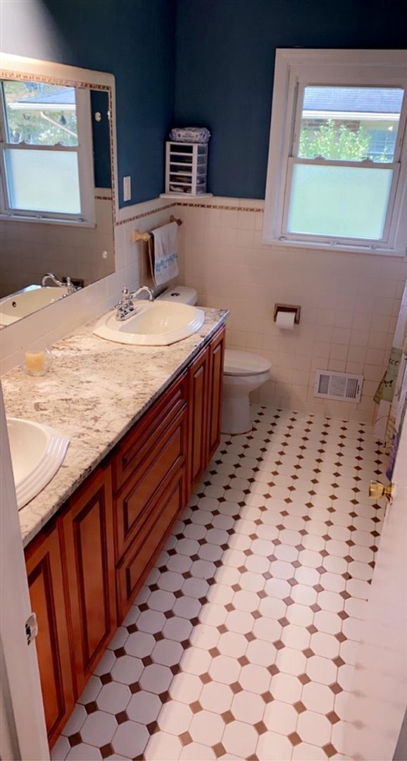 Building Photo - 4 bed 2 bath
