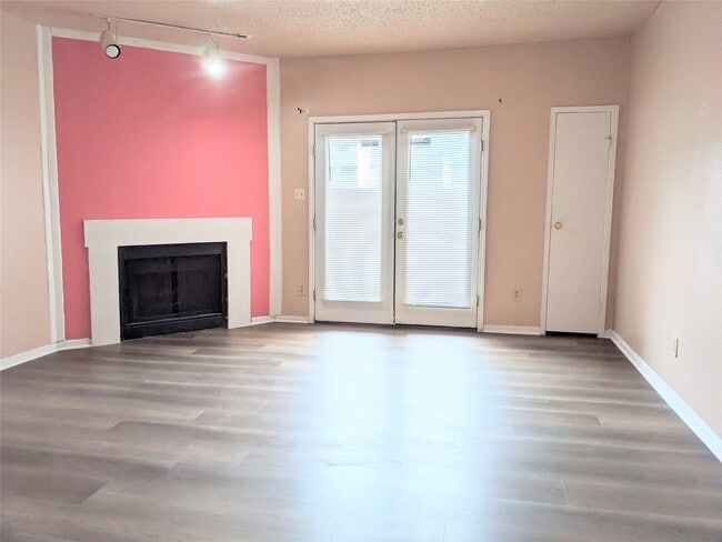 Foto del edificio - 10855 Meadowglen Ln
