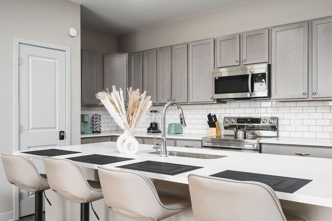 Foto del edificio - 5825 Sunset Wy