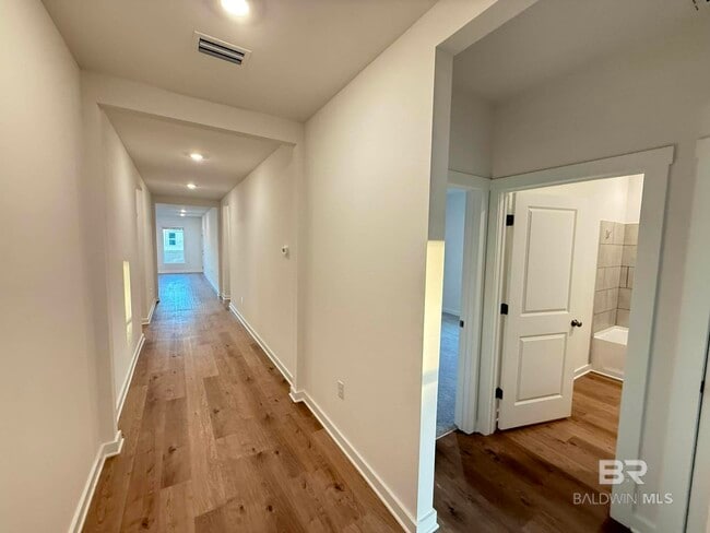 Building Photo - 19293 Maple Crest Loop