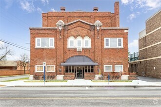 Building Photo - 400 Main St