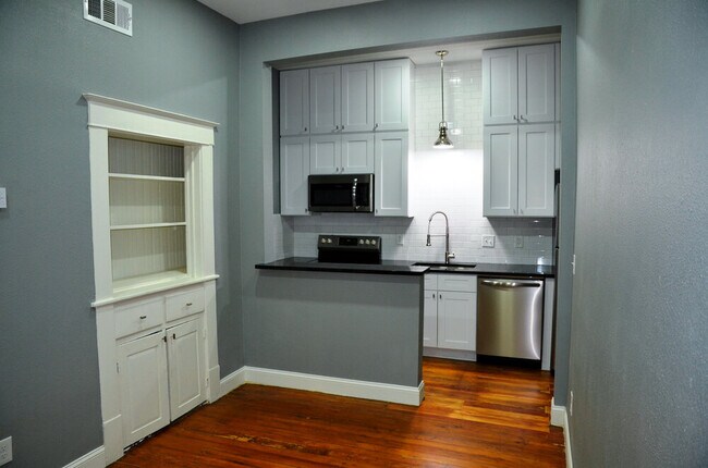 Building Photo - 1013 S Glasgow Dr