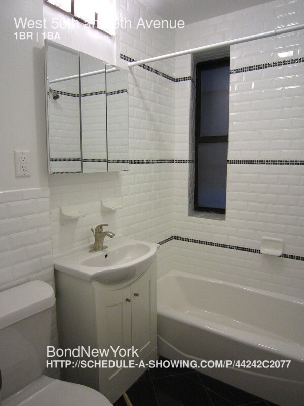 Foto del edificio - 351 W 51st St