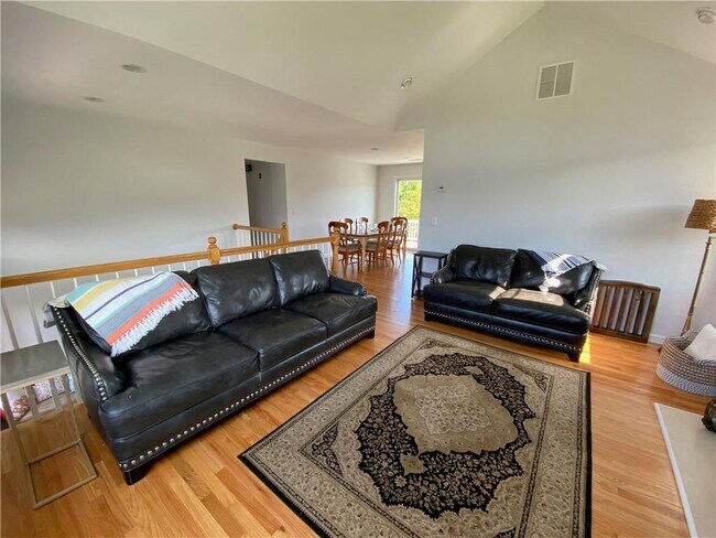 Building Photo - 14 Green Acres Dr