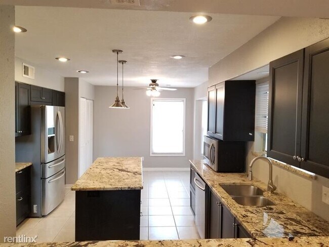 Foto del edificio - 4 br, 3.5 bath House - 528 Emberwood Dr