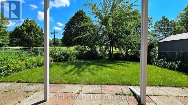 Building Photo - 233 Fairglen Ave