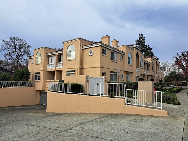 Foto del edificio - 1102 S Winchester Blvd