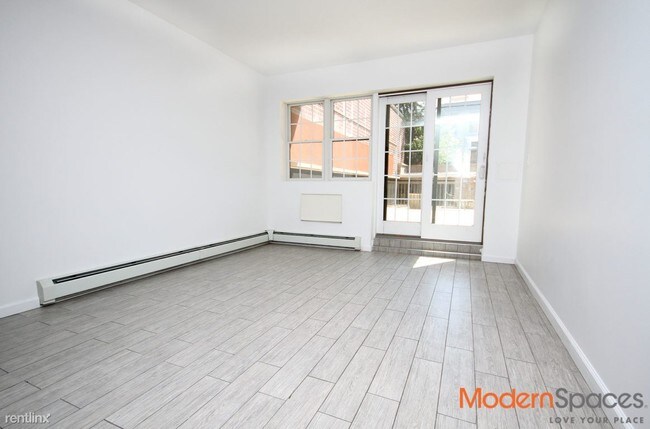 Building Photo - 2757 Crescent St