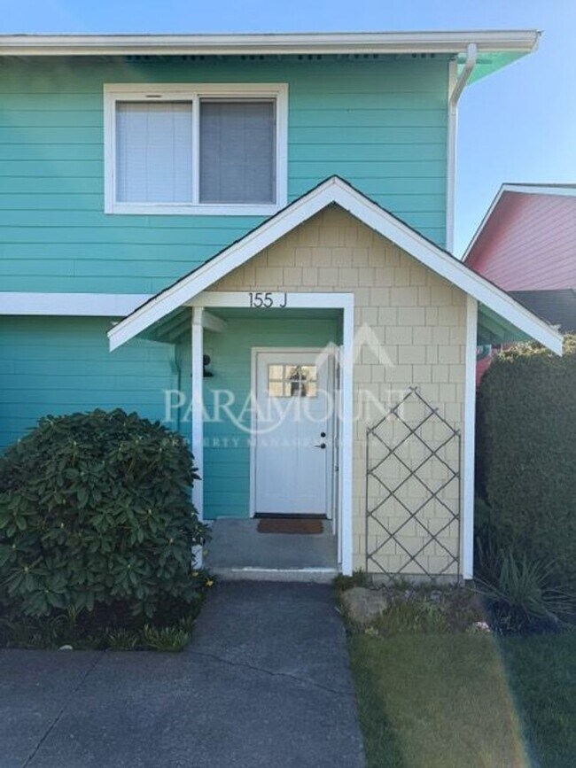 Building Photo - Fully Transformed End Unit in Downtown Poulsbo