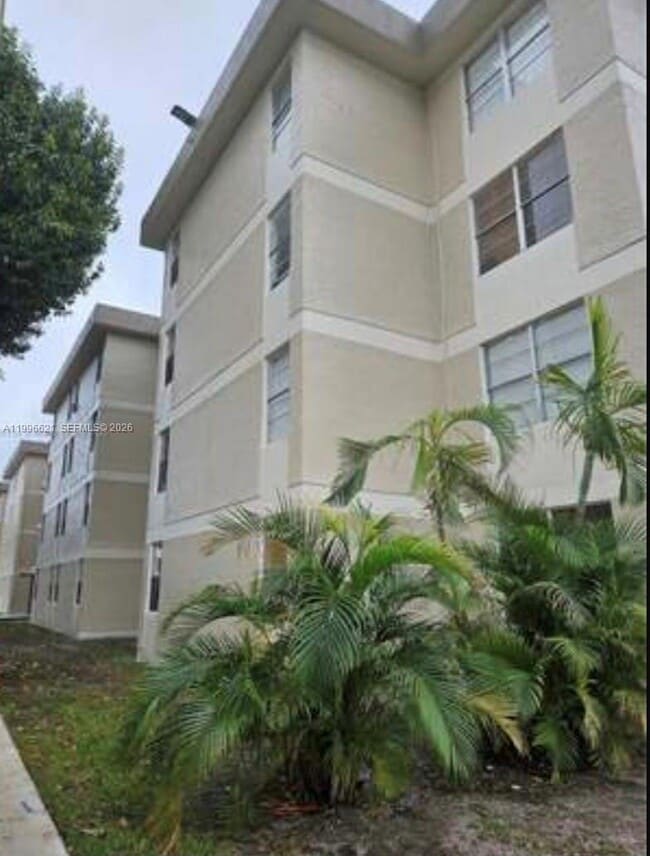 Building Photo - 1805 W 56th St