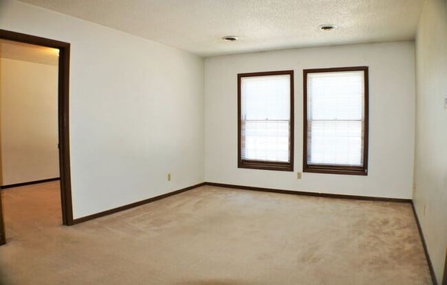 Building Photo - $1,195 | 2 Bedroom, 2 Bathroom Apartment |...