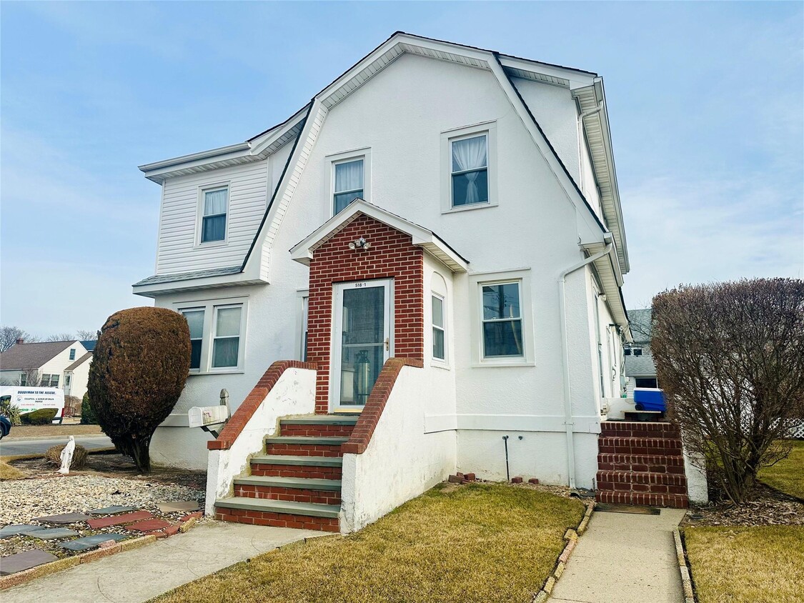 Building Photo - 518 Lindell Blvd