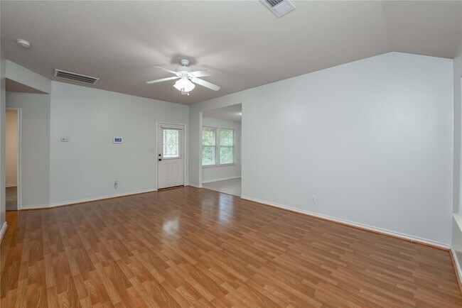 Foto del edificio - 10680 Royal York Dr