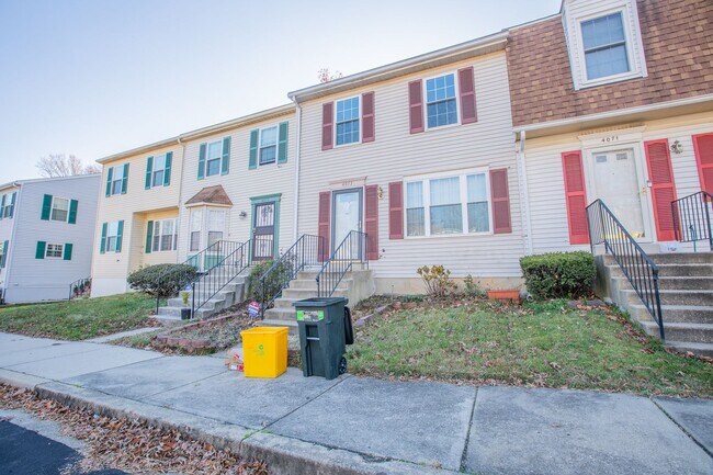Foto del edificio - Lovely 2 BR/2.5 BA Townhome in Suitland!