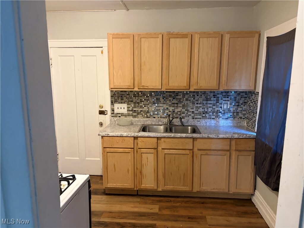 922 Helmsdale Rd Cleveland Heights, OH 44112 – photo 3