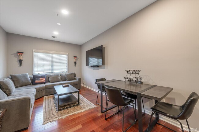 Foto del edificio - 330 Maple Ave