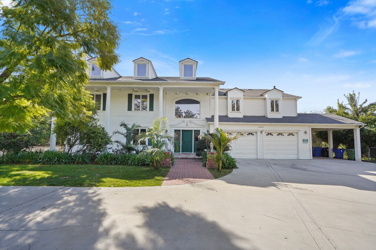 Primary Photo - 10500 Penrose St
