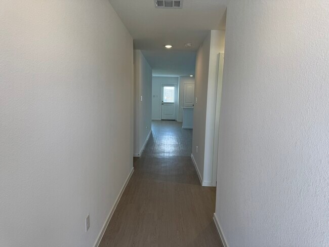Foto del edificio - 706 Zuppino Ln