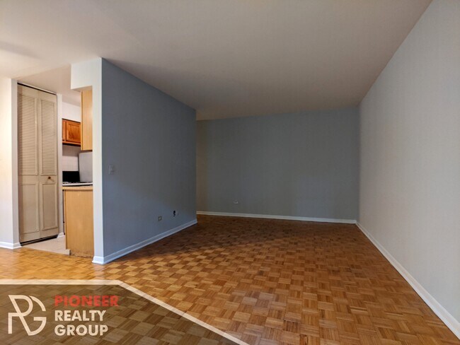 Foto del edificio - 502 W Briar Pl