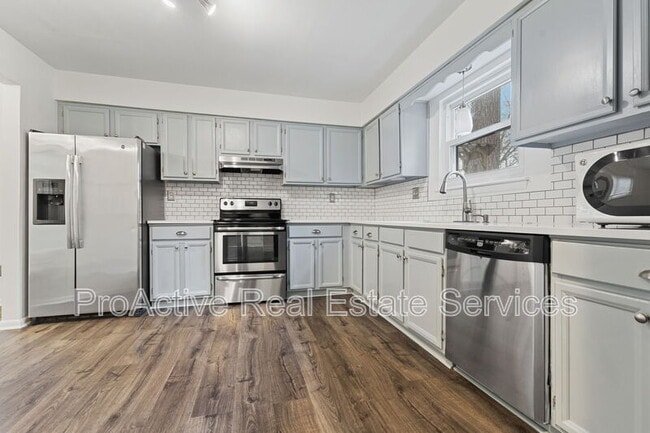 Building Photo - 5761 Luck Ln