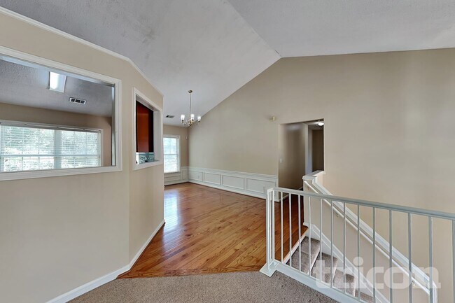 Foto del edificio - 3702 Heyford Ct