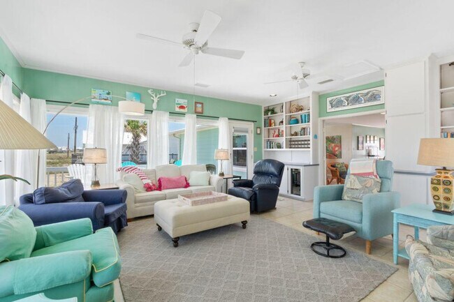 Foto del edificio - 2928 W Beach Blvd