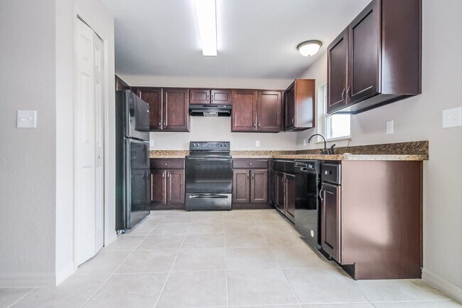 Foto del edificio - BEAUTIFUL 3 Bedroom, 2 Bathroom Home in Oc...