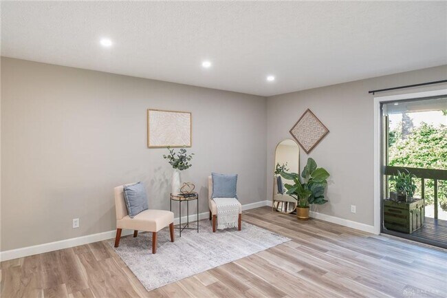 Building Photo - Spacious 2bed, 2bath, condominium