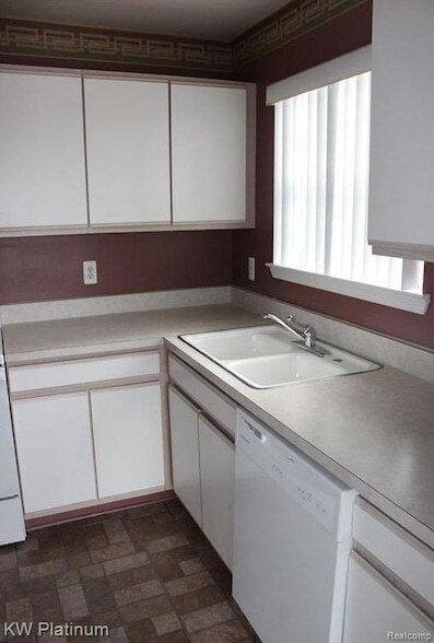 Foto del edificio - 16632 Glenmoor Blvd