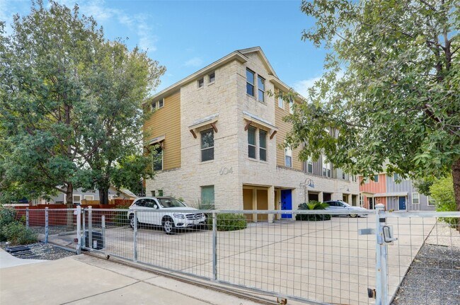 Building Photo - 604 Allen St