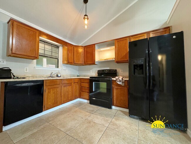 Foto del edificio - Cozy 2-Bed, 1.5-Bath Home with Flex Space ...