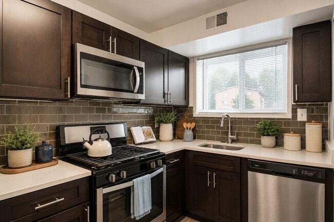 Building Photo - Lynbrook at Mark Center Apartment Homes