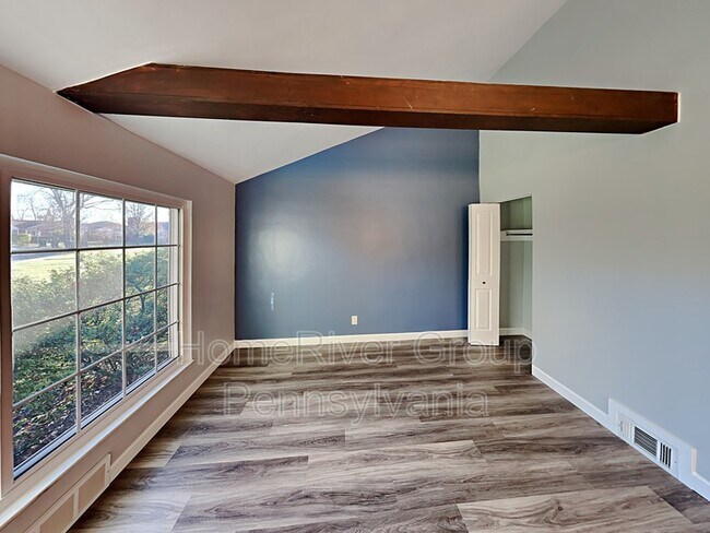 Building Photo - 123 Greenbriar Dr