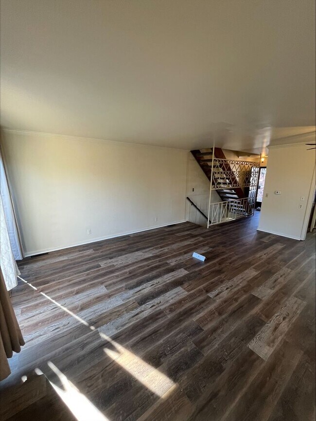 Foto del edificio - Come home to Highland North Townhomes!