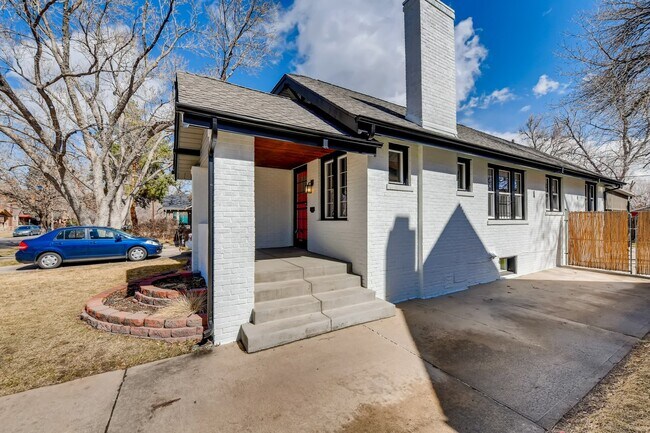 Building Photo - 1540 Clermont St