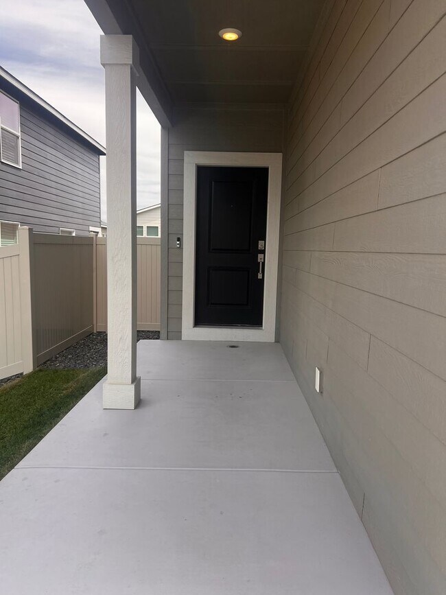 Foto del edificio - NEW LISTING!! Beautiful New 4 bed/2.5 bath + Loft in an ideal location